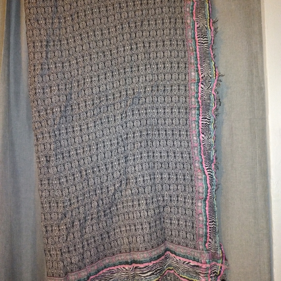 Express knit shawl - Picture 3 of 3